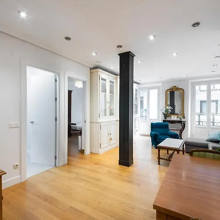 & - Neighbourhood Of Gros Apartament