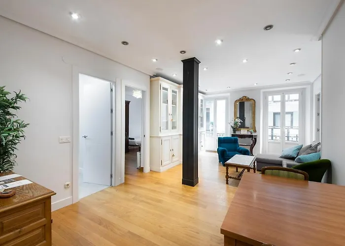 & - Neighbourhood Of Gros Apartment